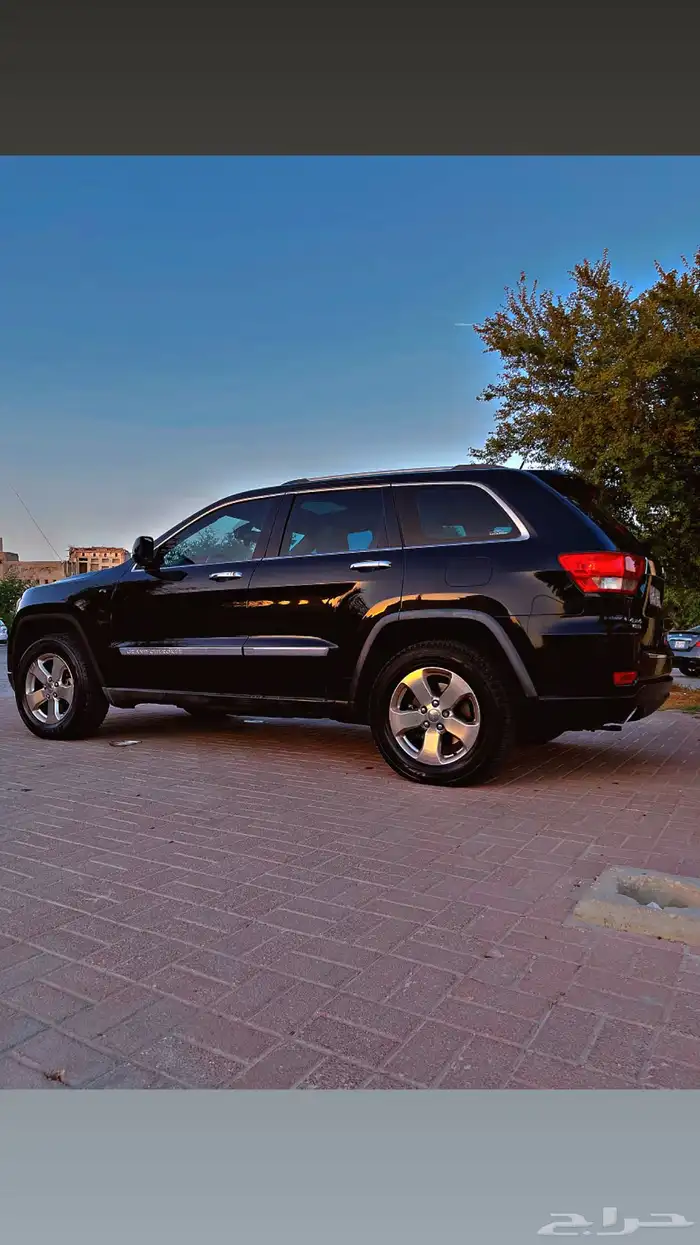 Jeep Grand Cherokee 2011 full option 3