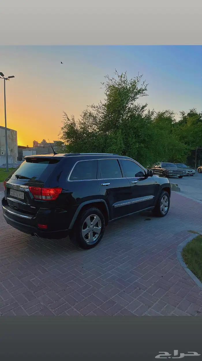 Jeep Grand Cherokee 2011 full option 4