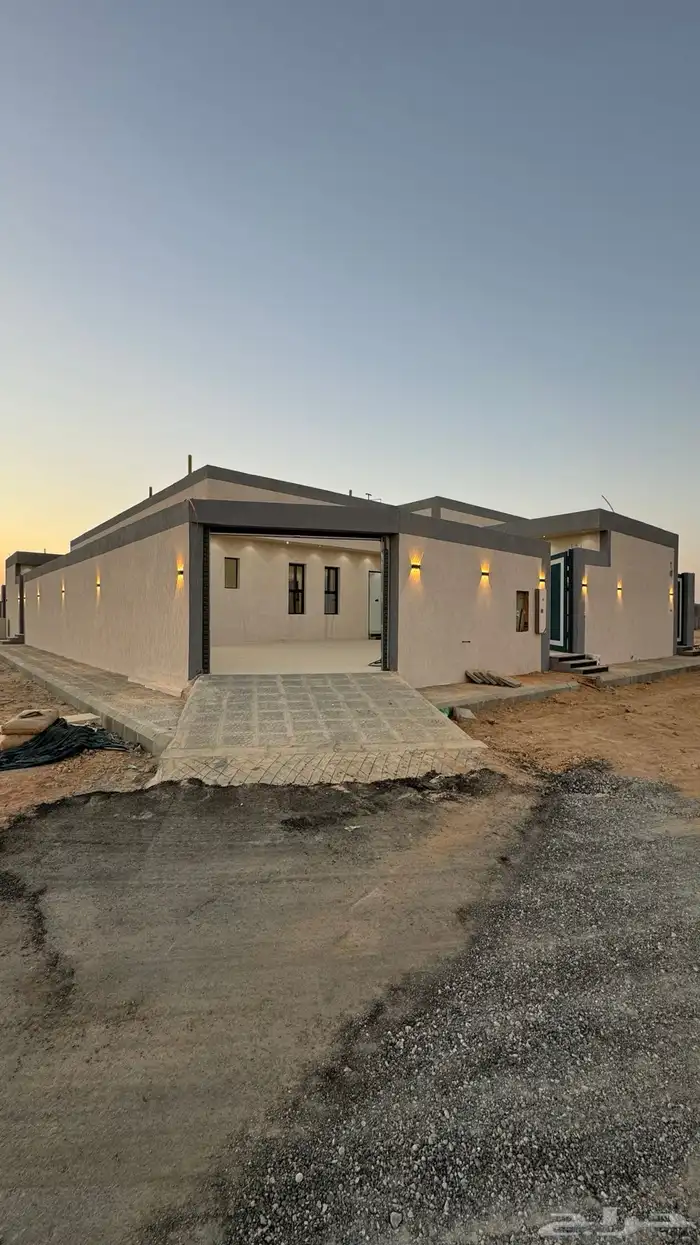 للبيع دور في الروضة على شارعين جنوبي شرقي 0