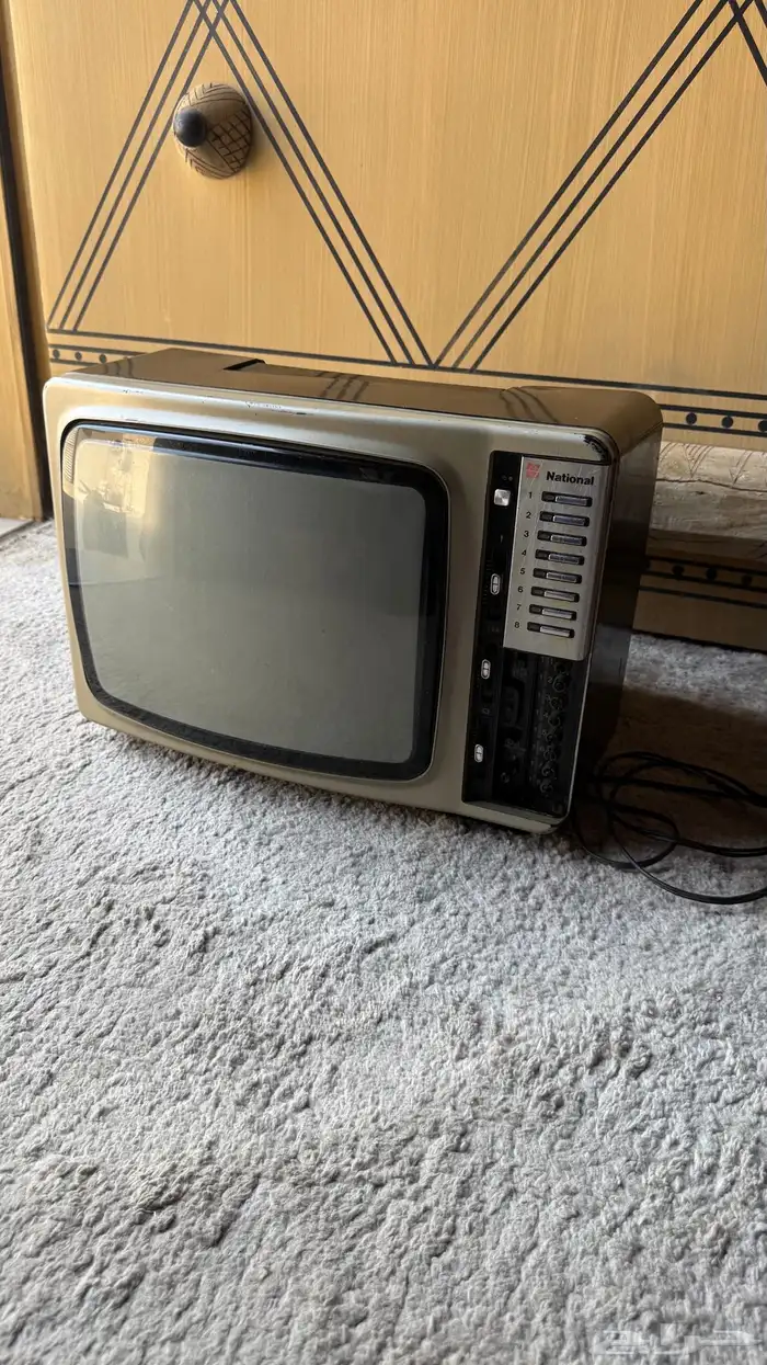 تلفزيون قديم من شركة (ناشيونال) 0