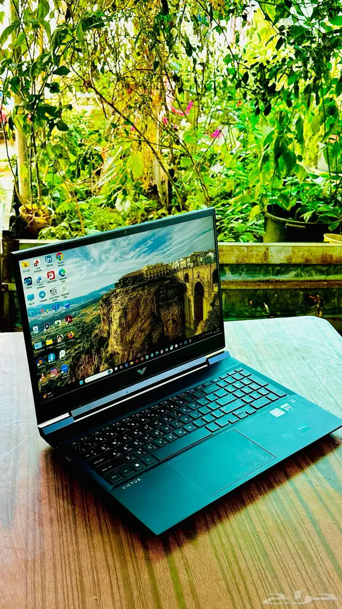 HP gaming laptop less  used like new comes with charger 0