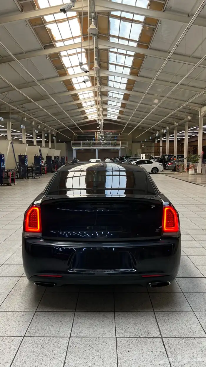 للبيع كرايزلر 2018 S 5.7 4