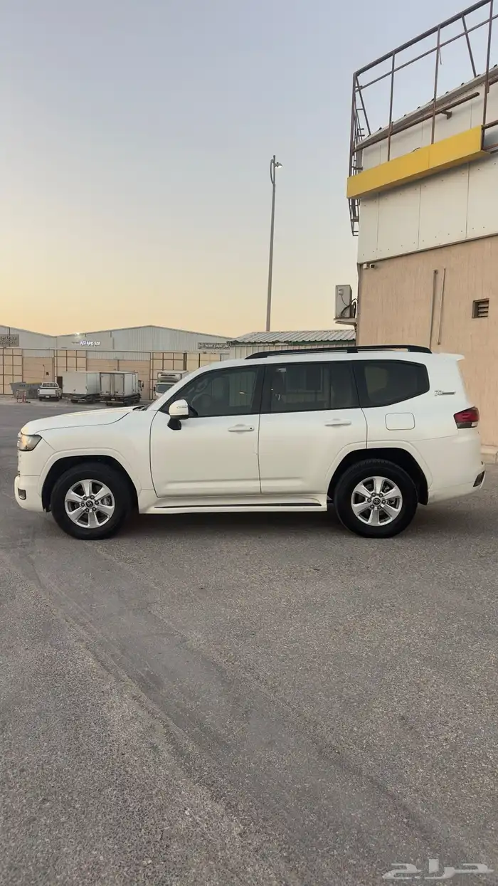 لاندكروزر 2022 gxr 2 3