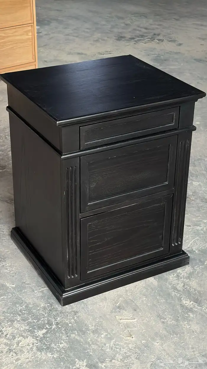 كومدينه خشب اسود 2