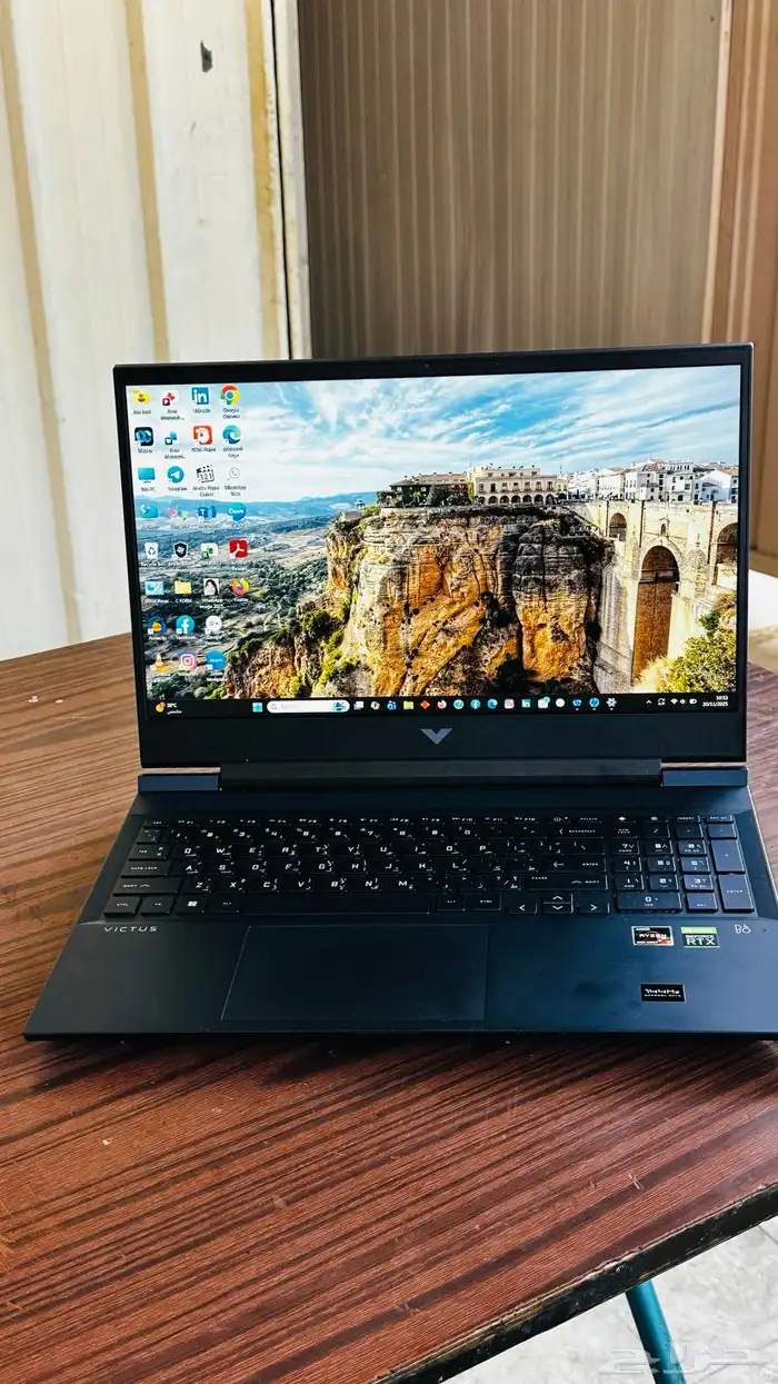 HP gaming laptop less  used like new comes with charger 1