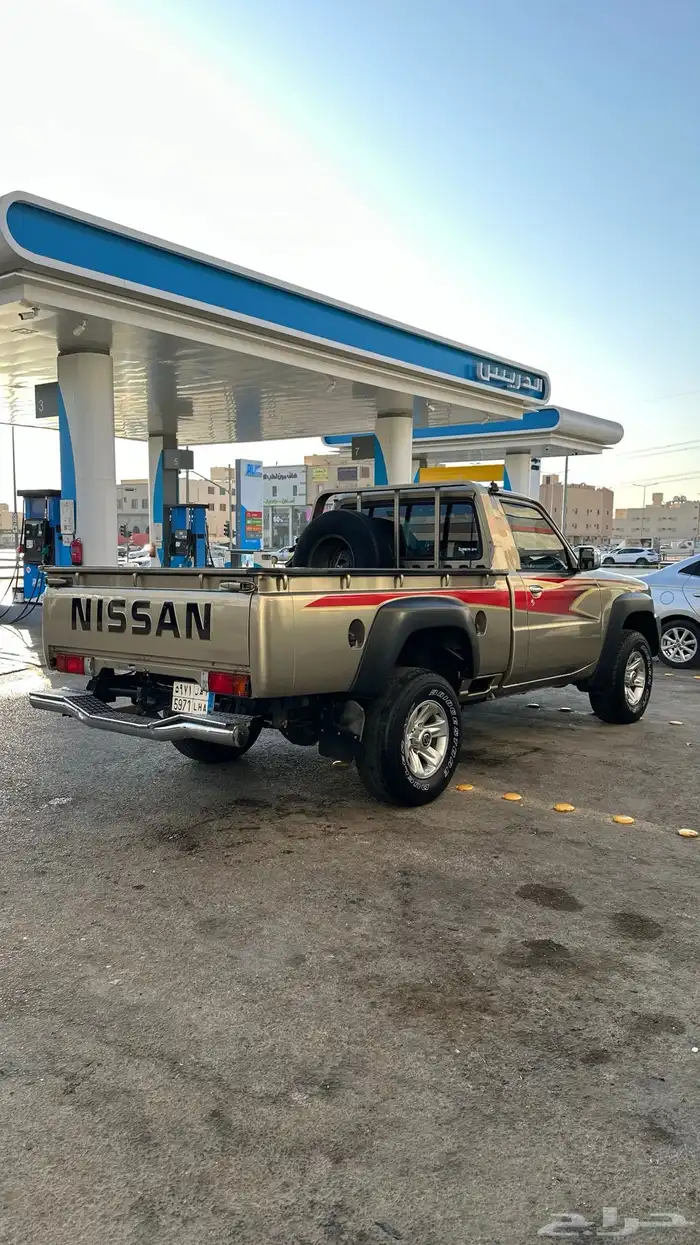 للبيع شاص نيسان 2012 ذهبي 3