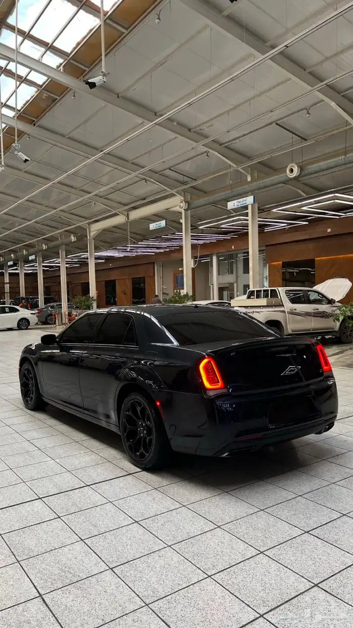 للبيع كرايزلر 2018 S 5.7 3