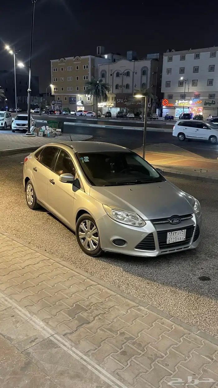 للبيع فورد فوكس 4 سلندر 2