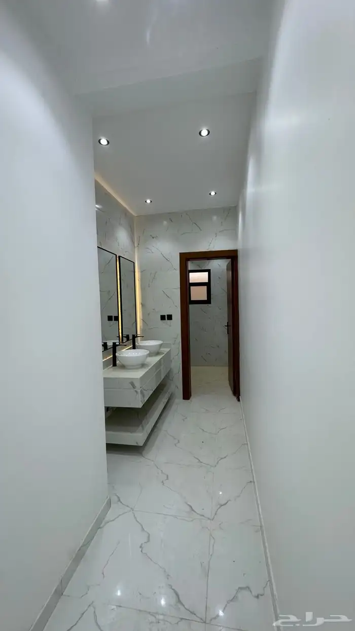 للبيع دور في الروضة على شارعين جنوبي شرقي 13