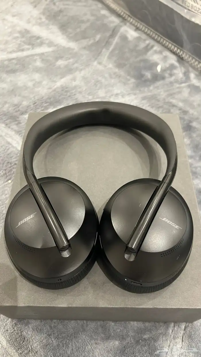 سماعة Bose 700 بجميع ملحقاتها وبحالة جديدة 6