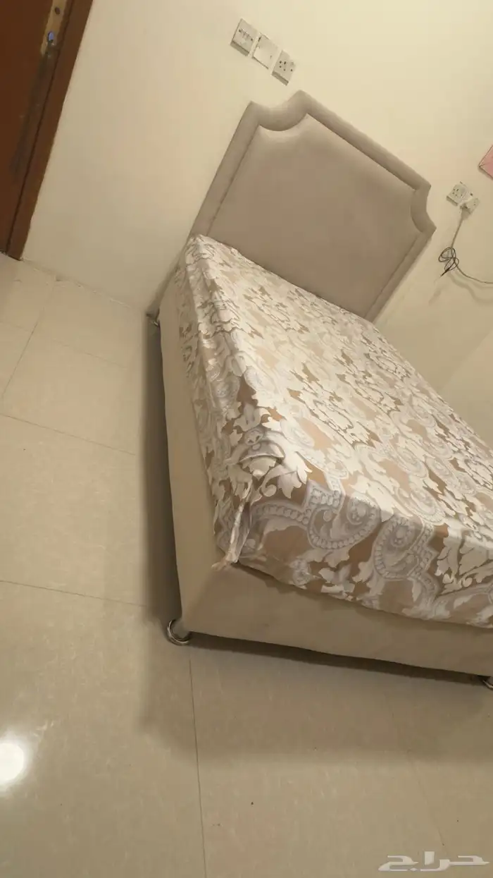 سرير نفر ونص مع مرتبه بحالة ممتازه 1