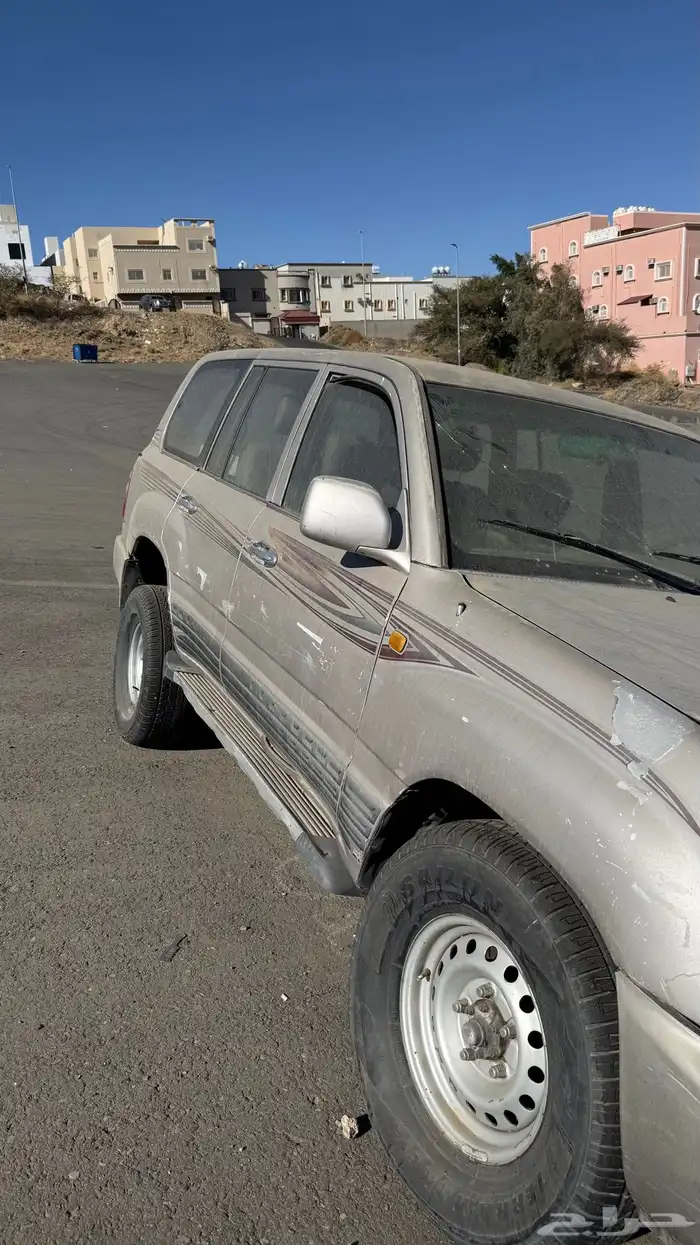 صالون 99 فضي للبيع تشليح 1