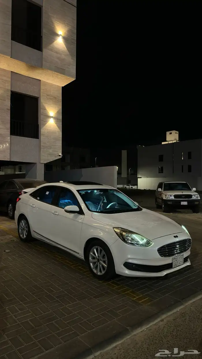 فورد اسكورت لؤلوي. ممشى135الف على السوم قير ومكينه شرط 2