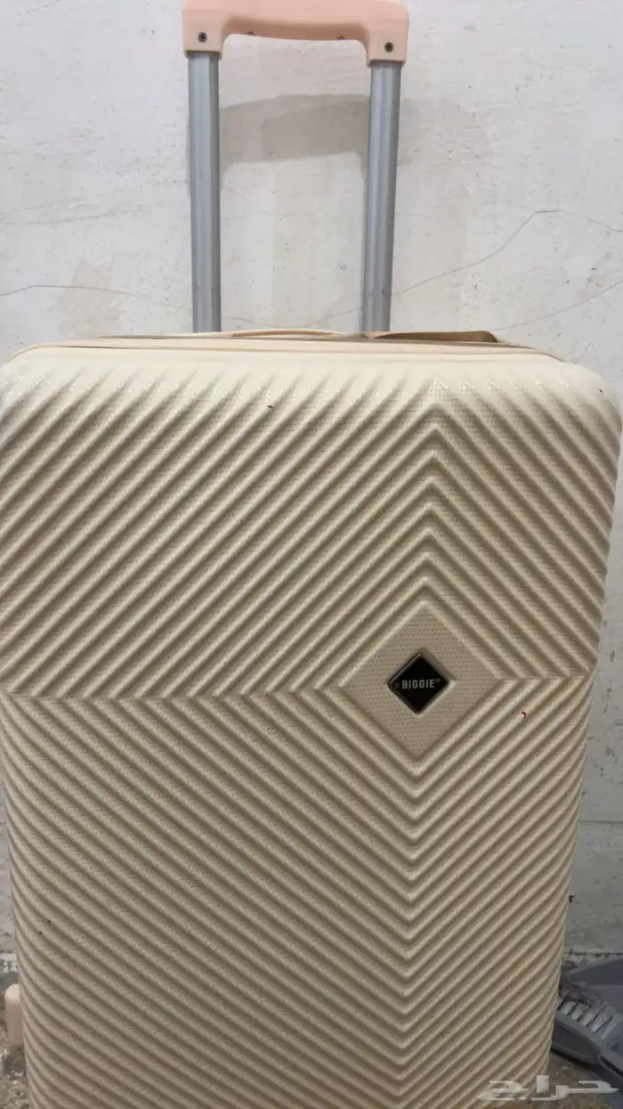 للبيع شنطة وسط 0