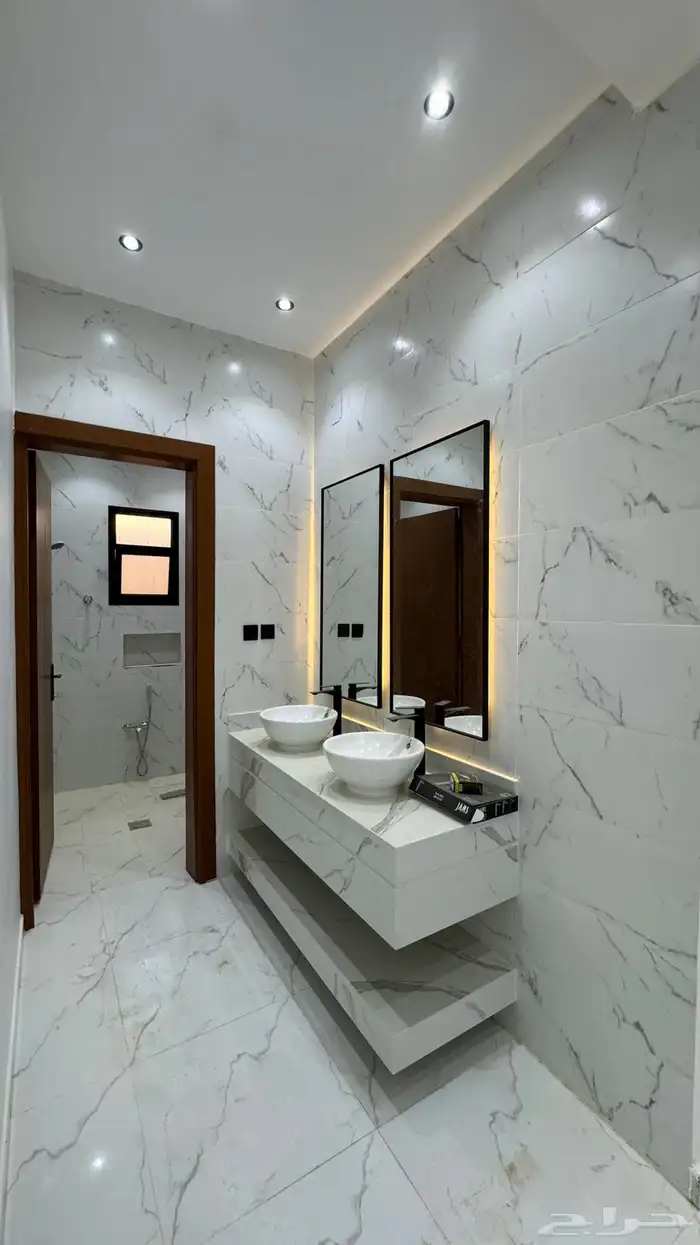 للبيع دور في الروضة على شارعين جنوبي شرقي 4