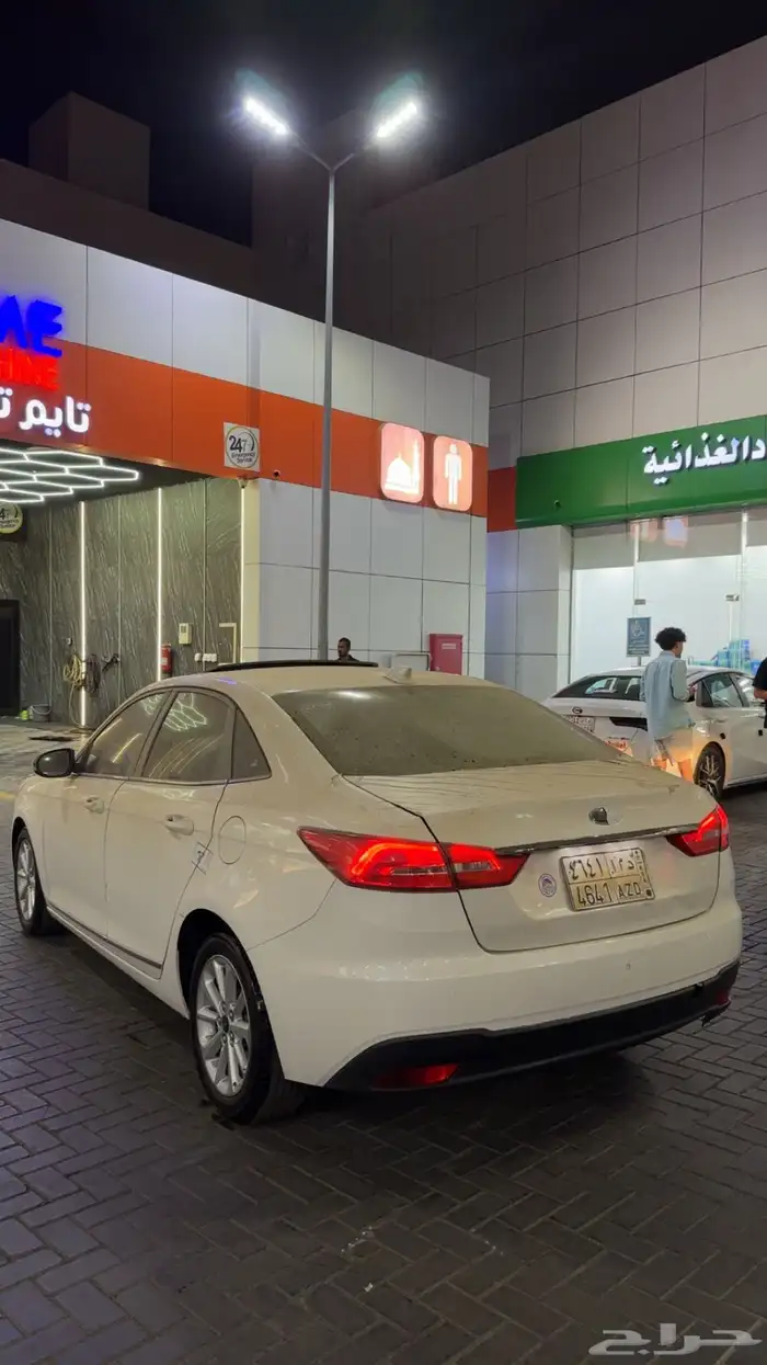 فورد اسكورت لؤلوي. ممشى135الف على السوم قير ومكينه شرط 0