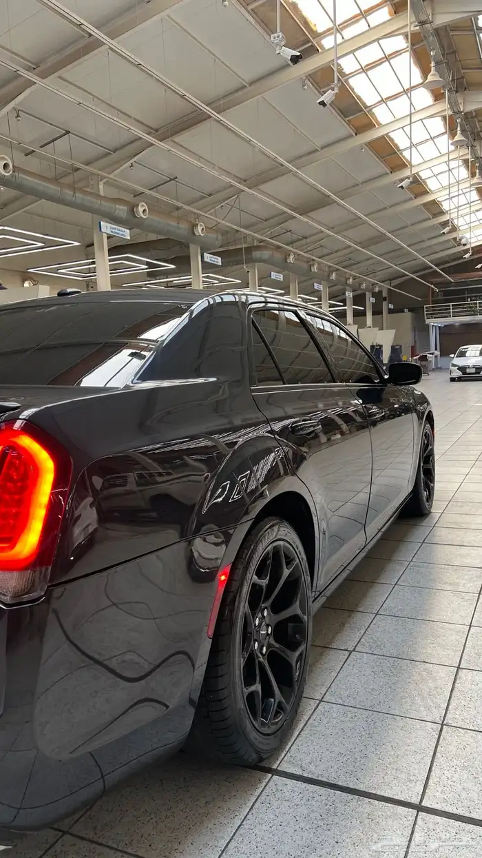 للبيع كرايزلر 2018 S 5.7 9