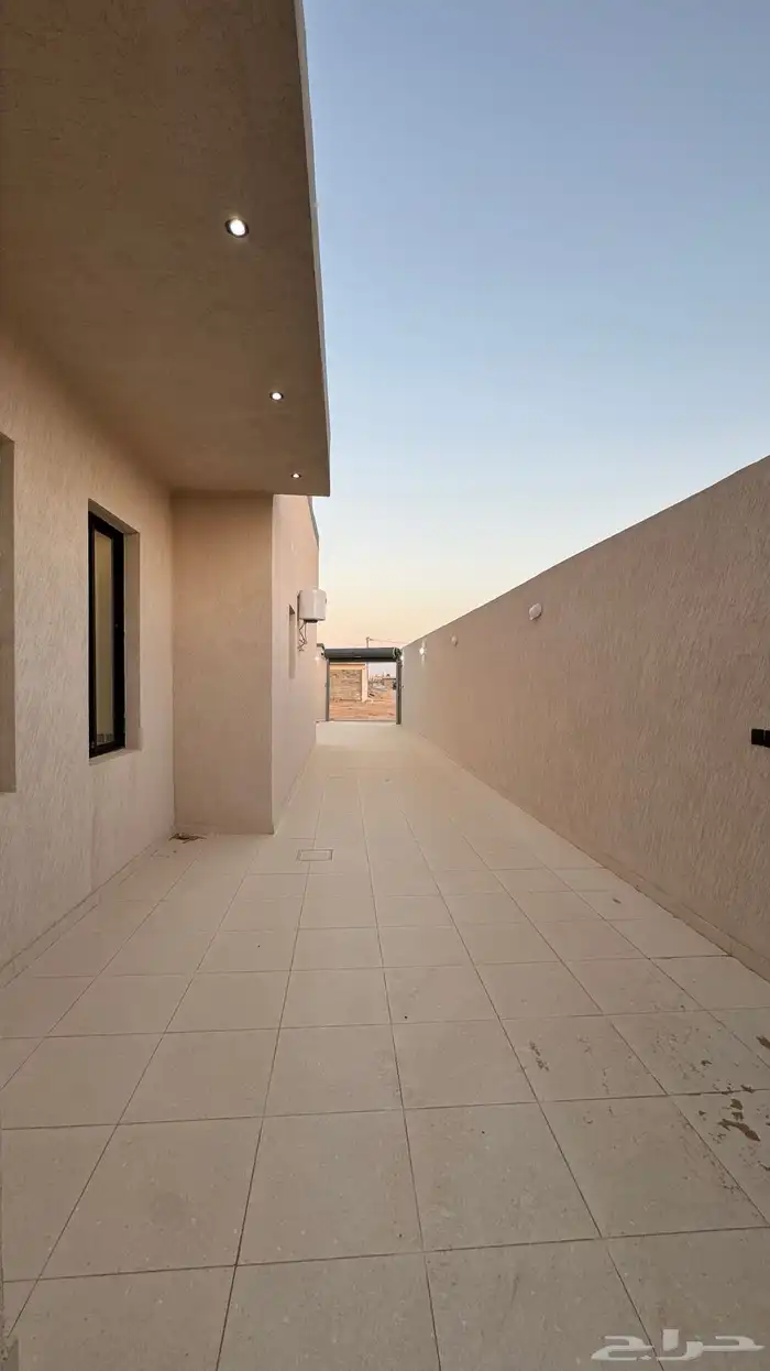 للبيع دور في الروضة على شارعين جنوبي شرقي 2