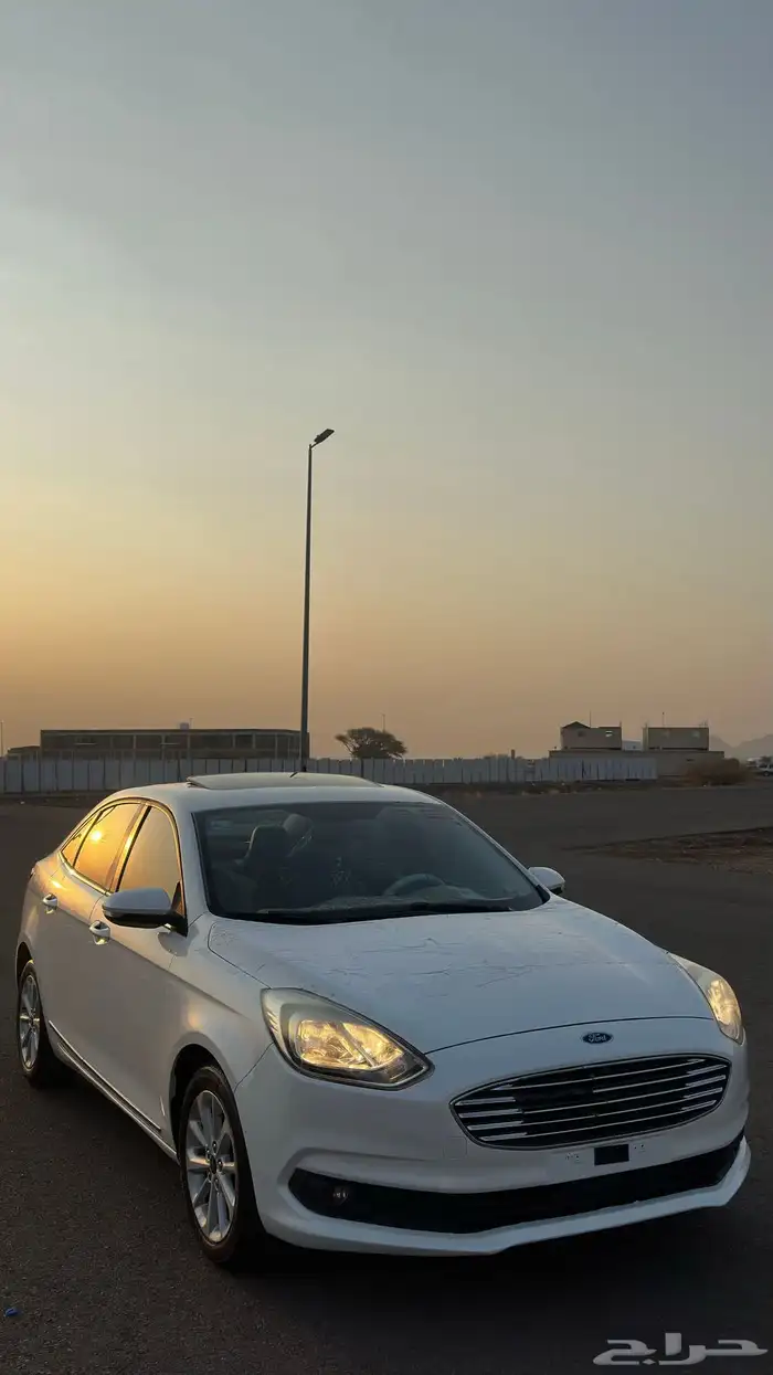 فورد اسكورت لؤلوي. ممشى135الف على السوم قير ومكينه شرط 4