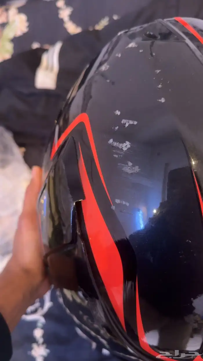 خوذه ايكون مقاس L جديده مركب له سماعات ) فيه بخش بسيط موضح 2