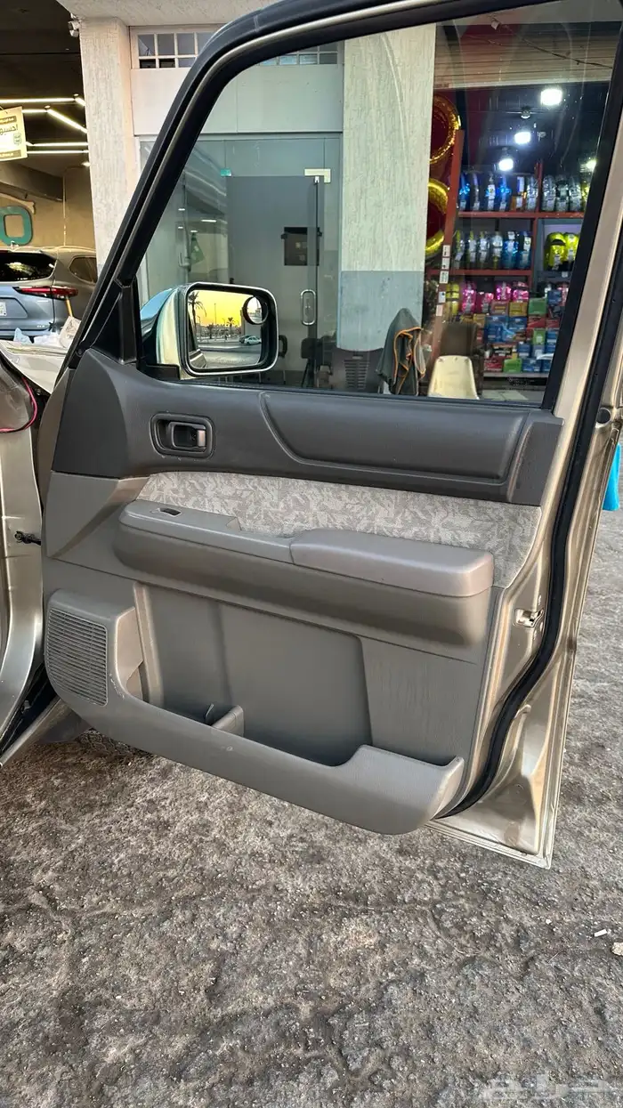 للبيع شاص نيسان 2012 ذهبي 10