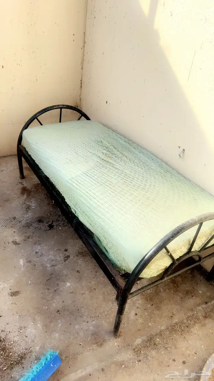 ثلاث مكيفات صحراوي وسريرحديد 2