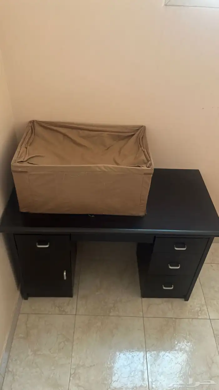 للبيع طاوله مكتبيه خشب 1