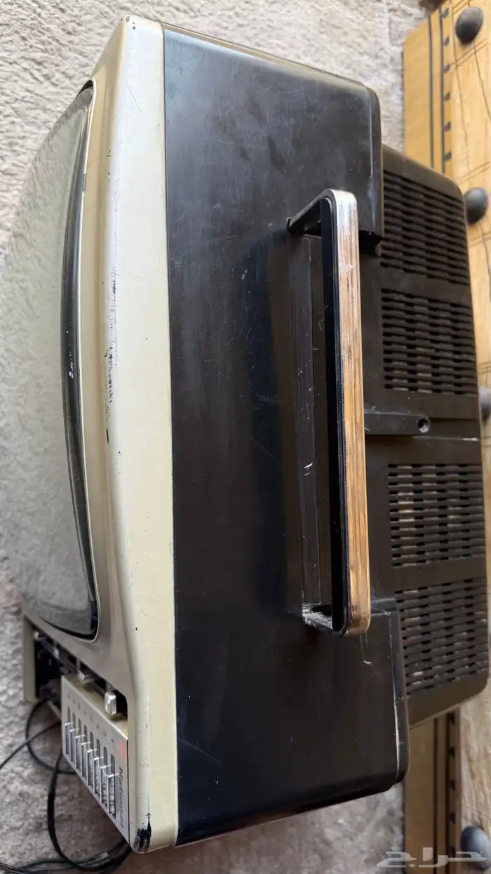 تلفزيون قديم من شركة (ناشيونال) 5