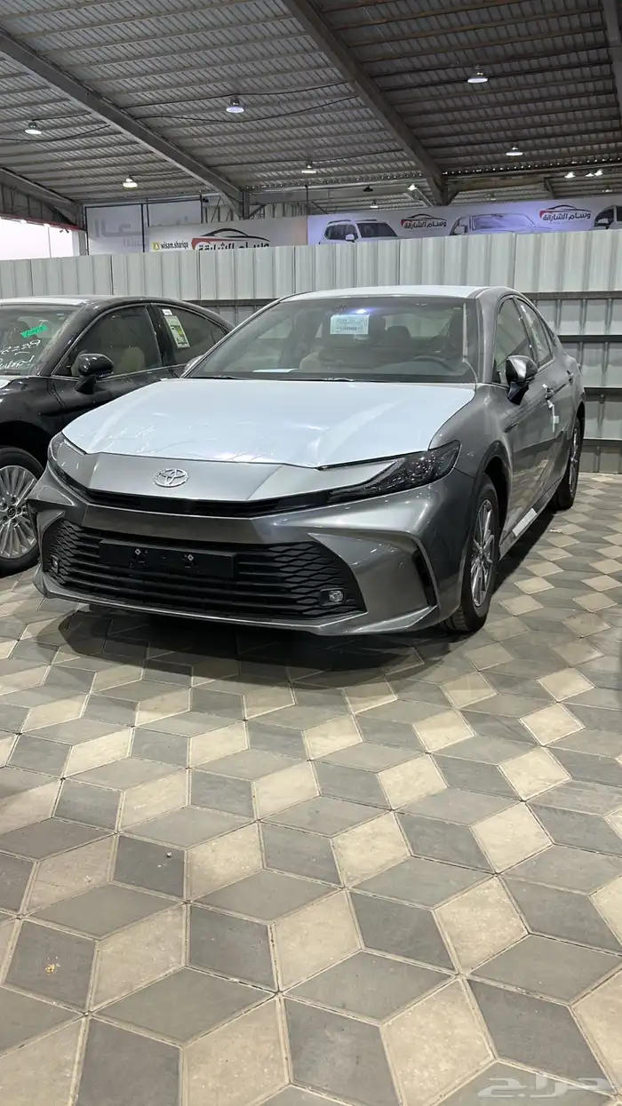 كامري 2025 E استاندر سعودي ابيض اسود تيتانيوم كحلي 26