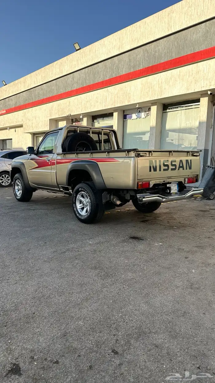 للبيع شاص نيسان 2012 ذهبي 2