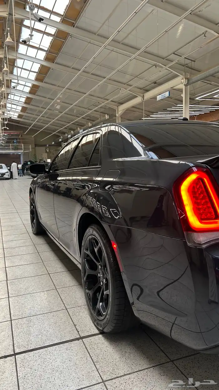 للبيع كرايزلر 2018 S 5.7 8