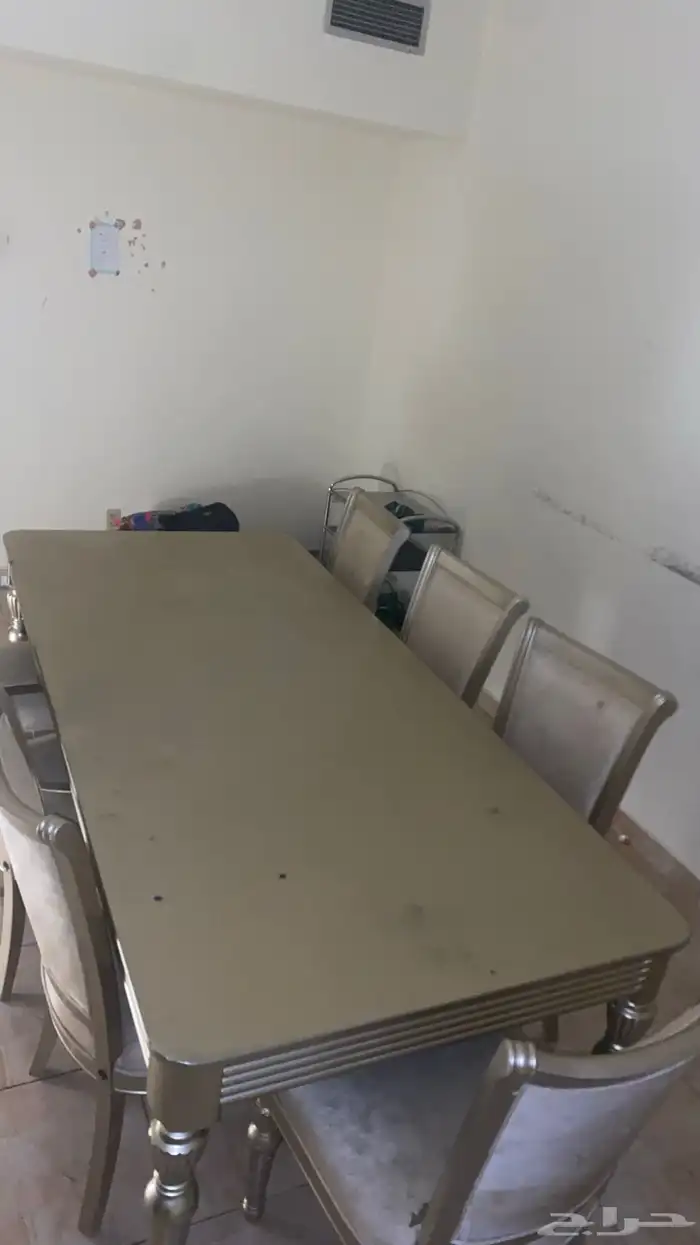 طاولة طعام معاها 7 كراسي 1