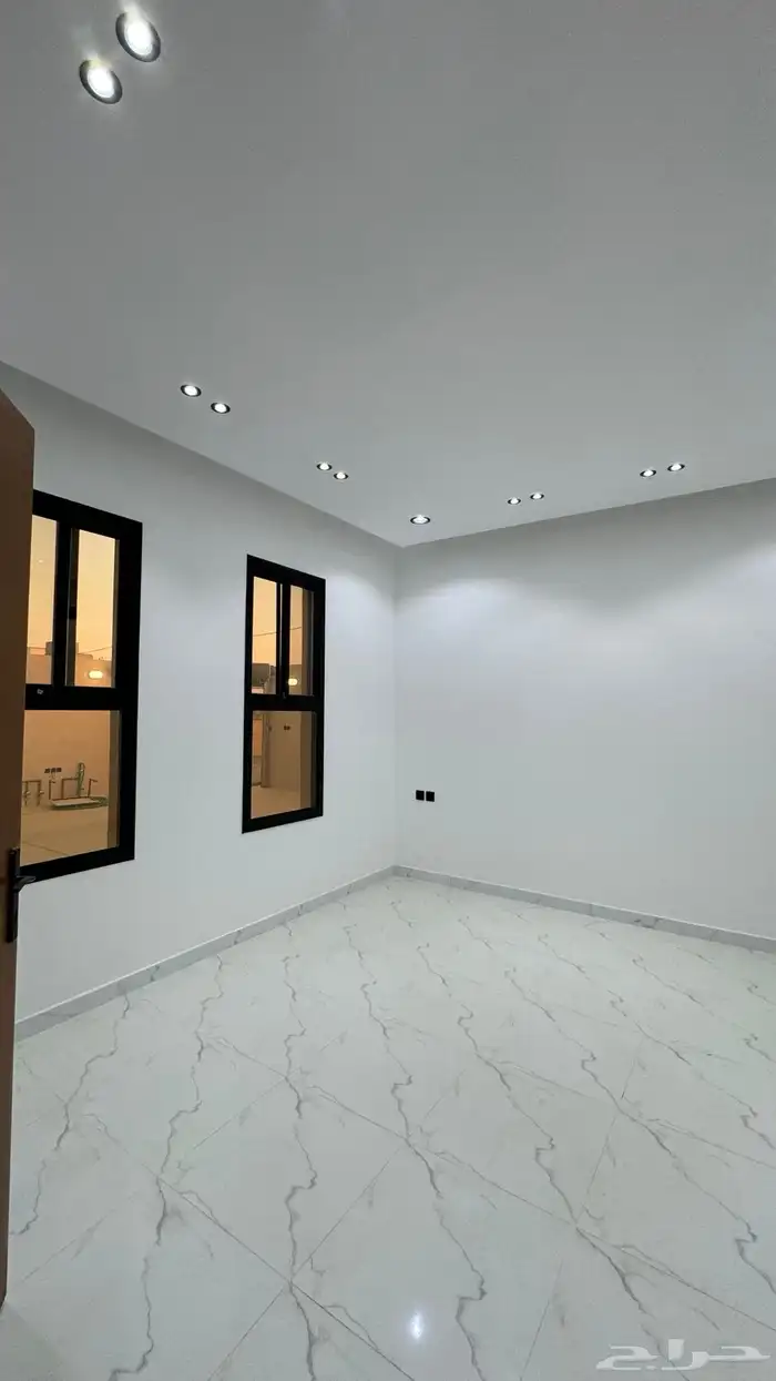 للبيع دور في الروضة على شارعين جنوبي شرقي 16