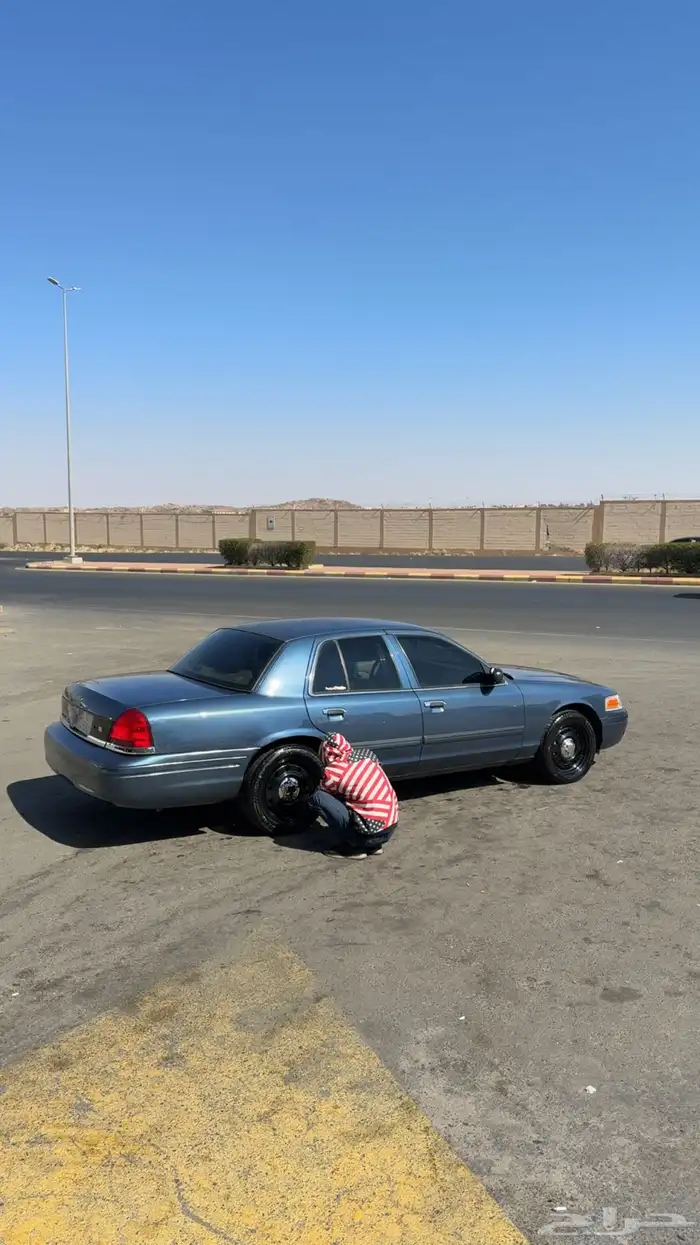 فورد فكتوريا 2010 مدني نظيف. 1