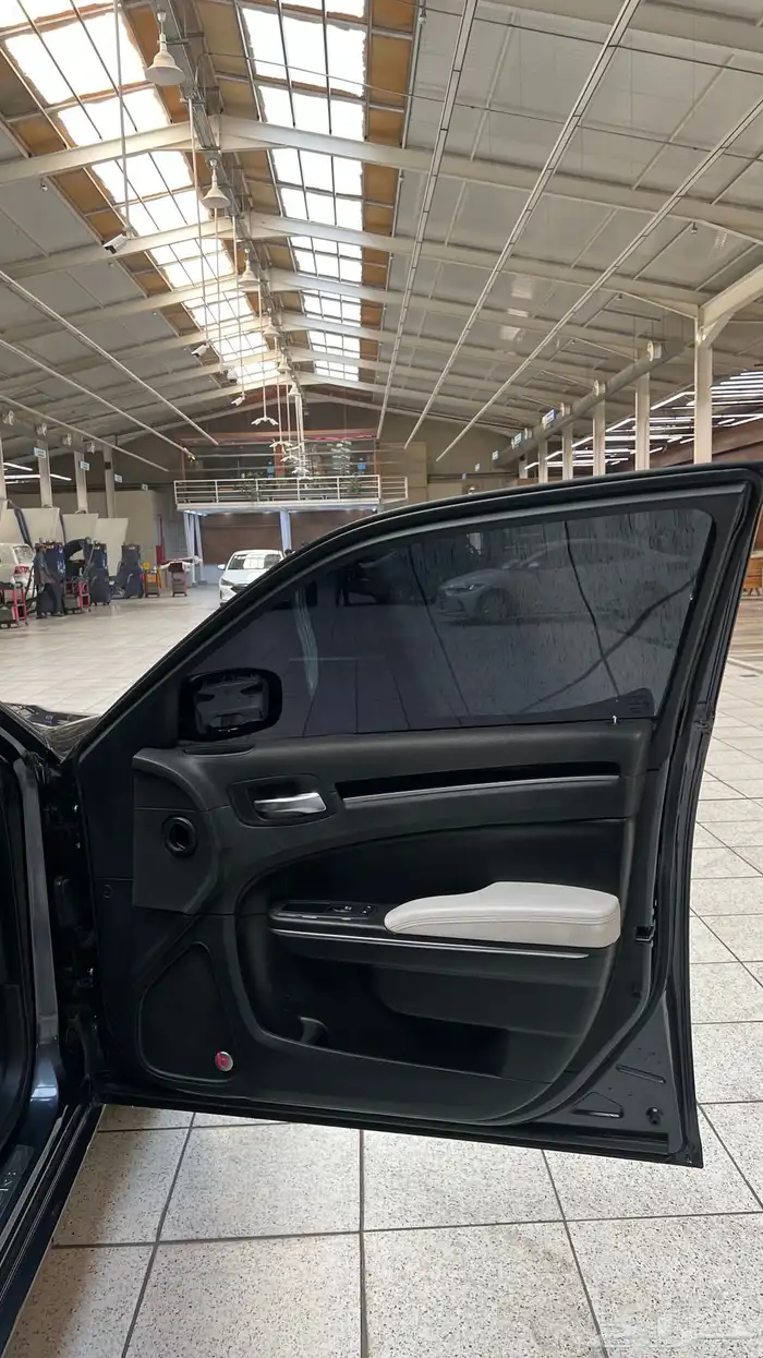 للبيع كرايزلر 2018 S 5.7 16