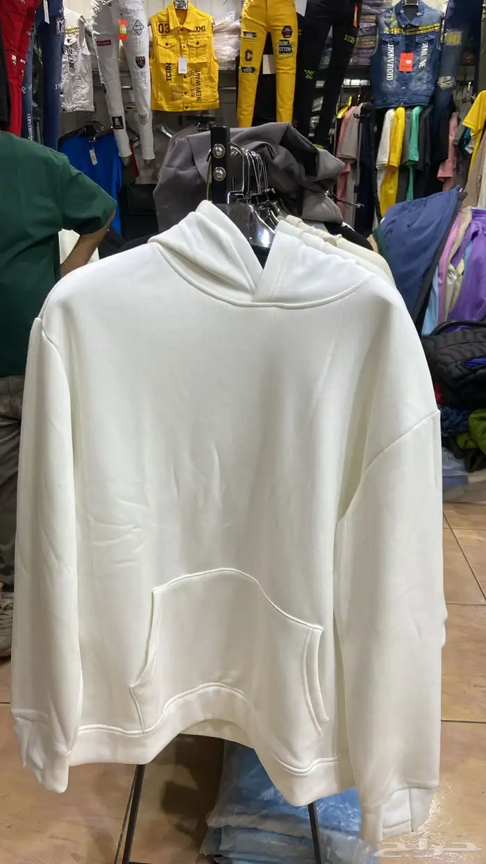 بلوفرات بمختلف الالوان والمقاسات  . 4