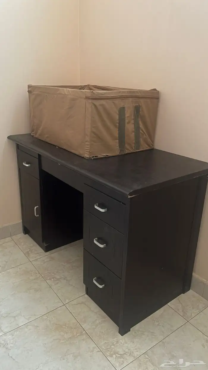 للبيع طاوله مكتبيه خشب 0