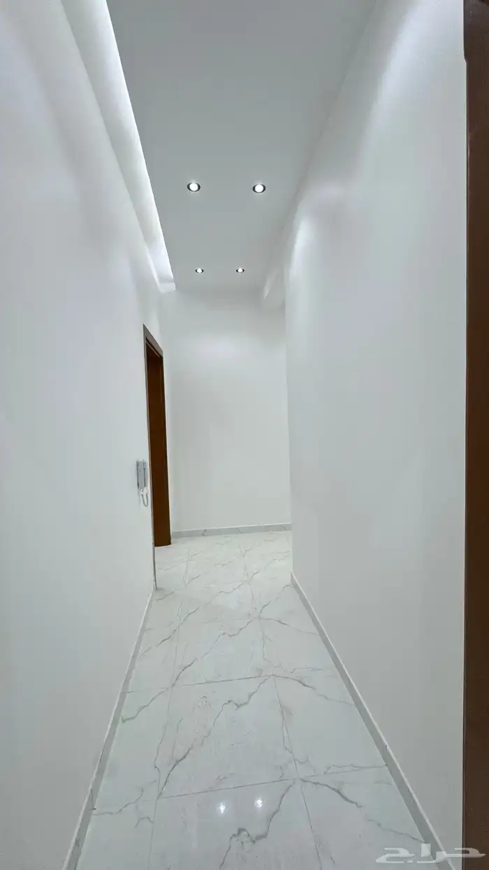 للبيع دور في الروضة على شارعين جنوبي شرقي 11