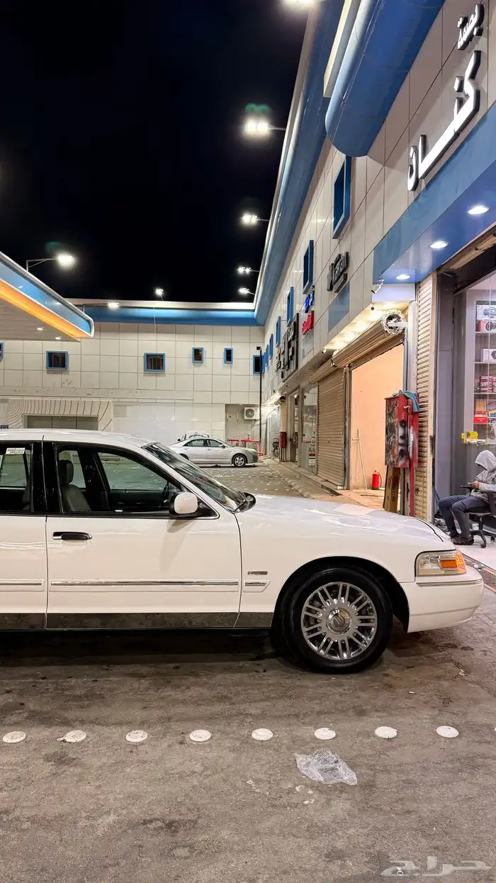 فورد جراند ماركيز LS الموديل 2010 أبيض فئة إلتمد إدشن 4