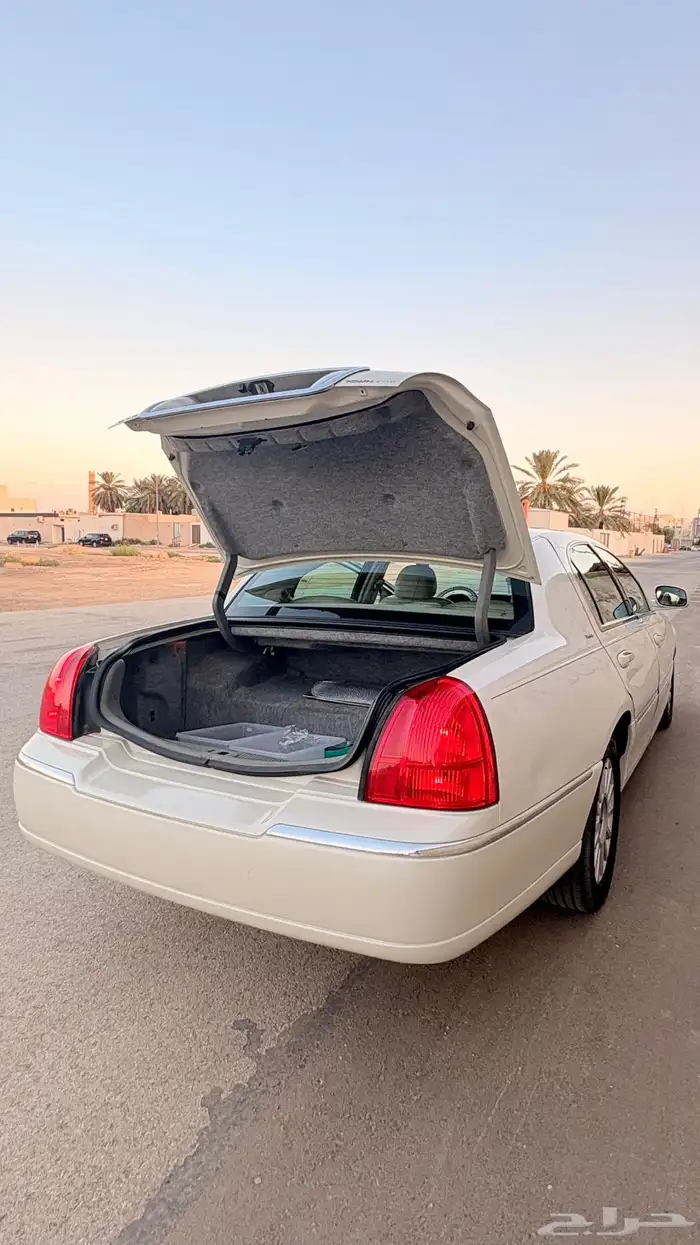 لينكون تاون كار 2003 4