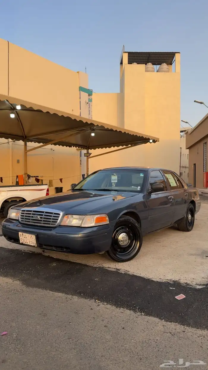 فورد فكتوريا 2010 مدني نظيف. 6