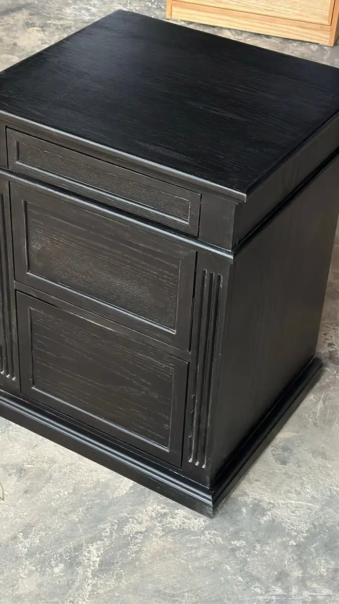 كومدينه خشب اسود 0