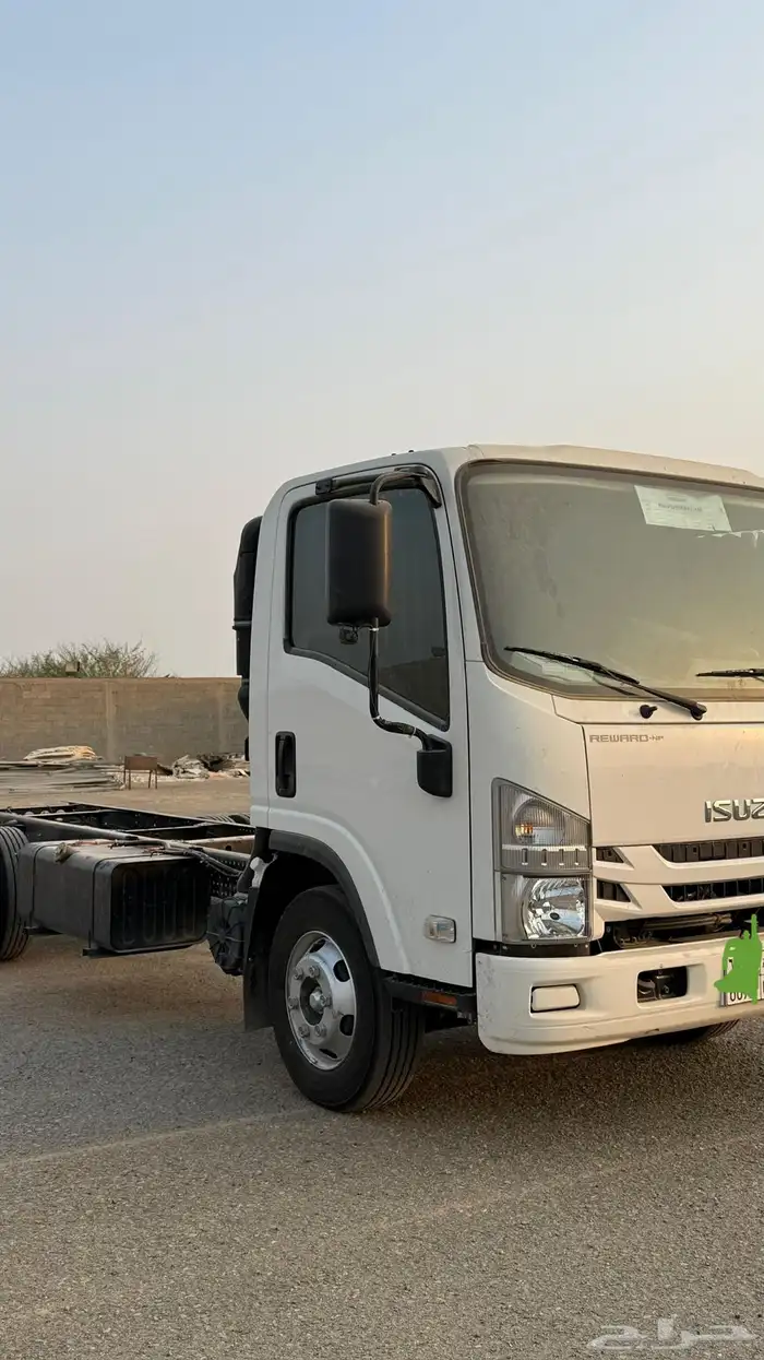 دينا ايسوزو 5 متر للبيع شبة اصفااار مخزنة 2