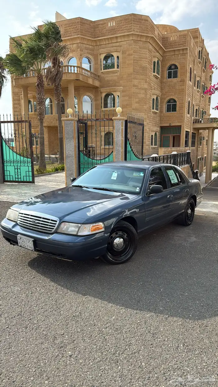 فورد فكتوريا 2010 مدني نظيف. 3