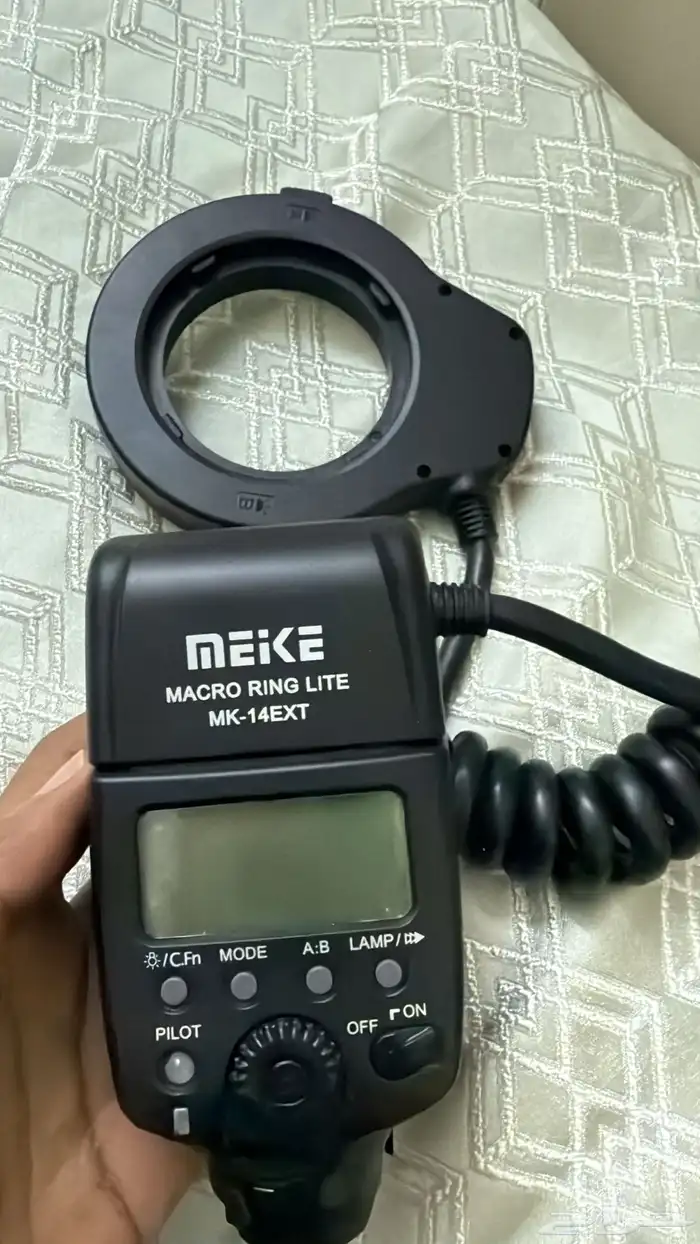 كاميرا canon 250d كانون و كاميرا كانون 4000d و فلاش 2