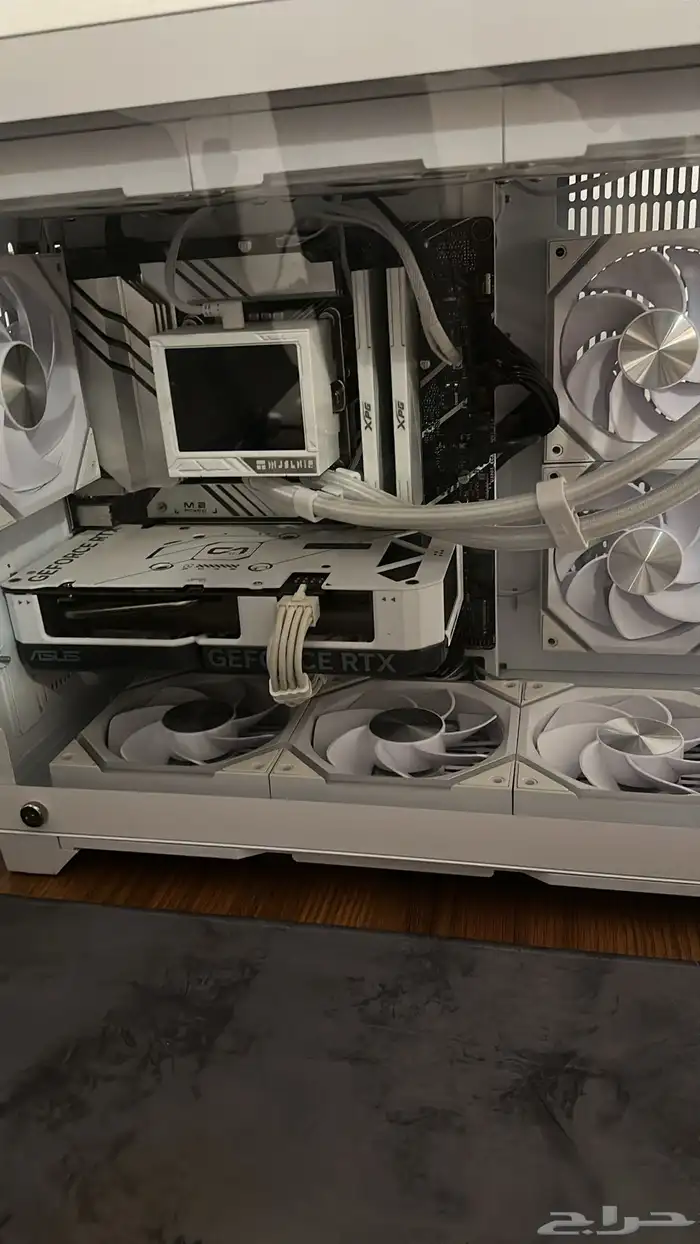 للبيع PC قيمنق فخم جدا وايت كامل 0