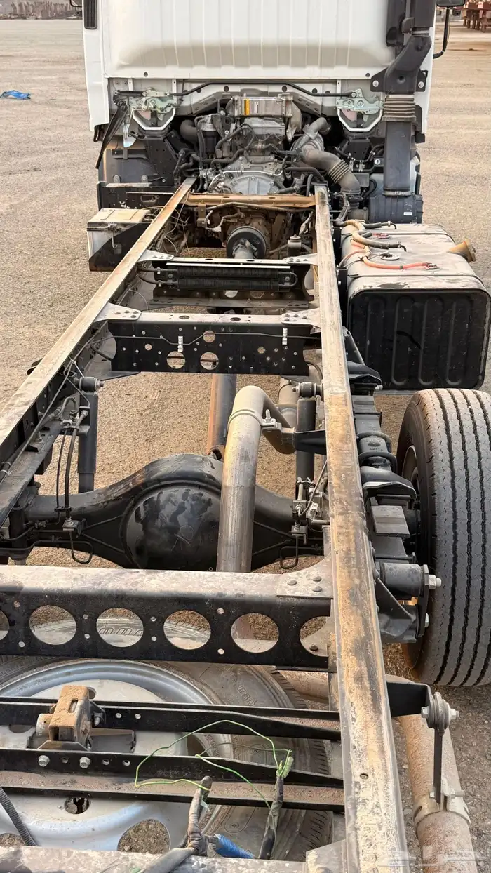 دينا ايسوزو 5 متر للبيع شبة اصفااار مخزنة 6