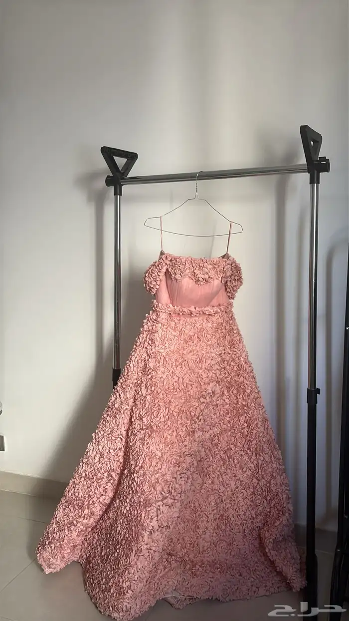 فستان ملكة جميل مزخرف بالورد قماش جميل وألم مقاس سمول 0