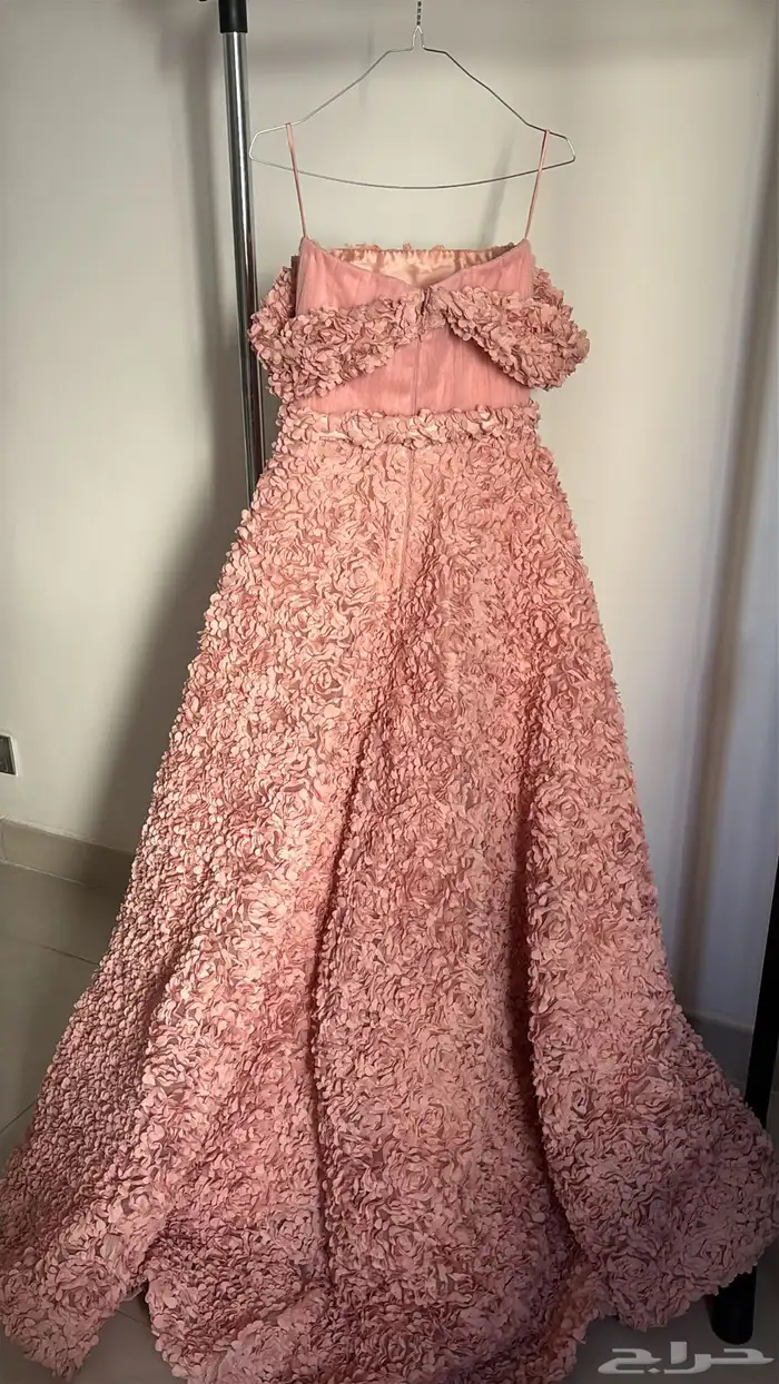 فستان ملكة جميل مزخرف بالورد قماش جميل وألم مقاس سمول 1