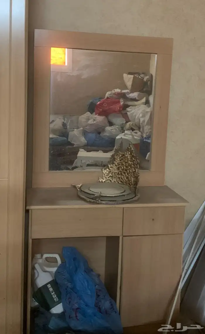 دولاب غرفه نوم كبير 6بيبان 1 تسريحه مع أغراض ثانيه 1